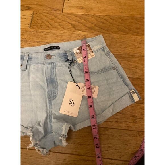 NWT Sincerely Jules The Baggy Short junior light wash distressed shorts sz 3/26 - Picture 8 of 8